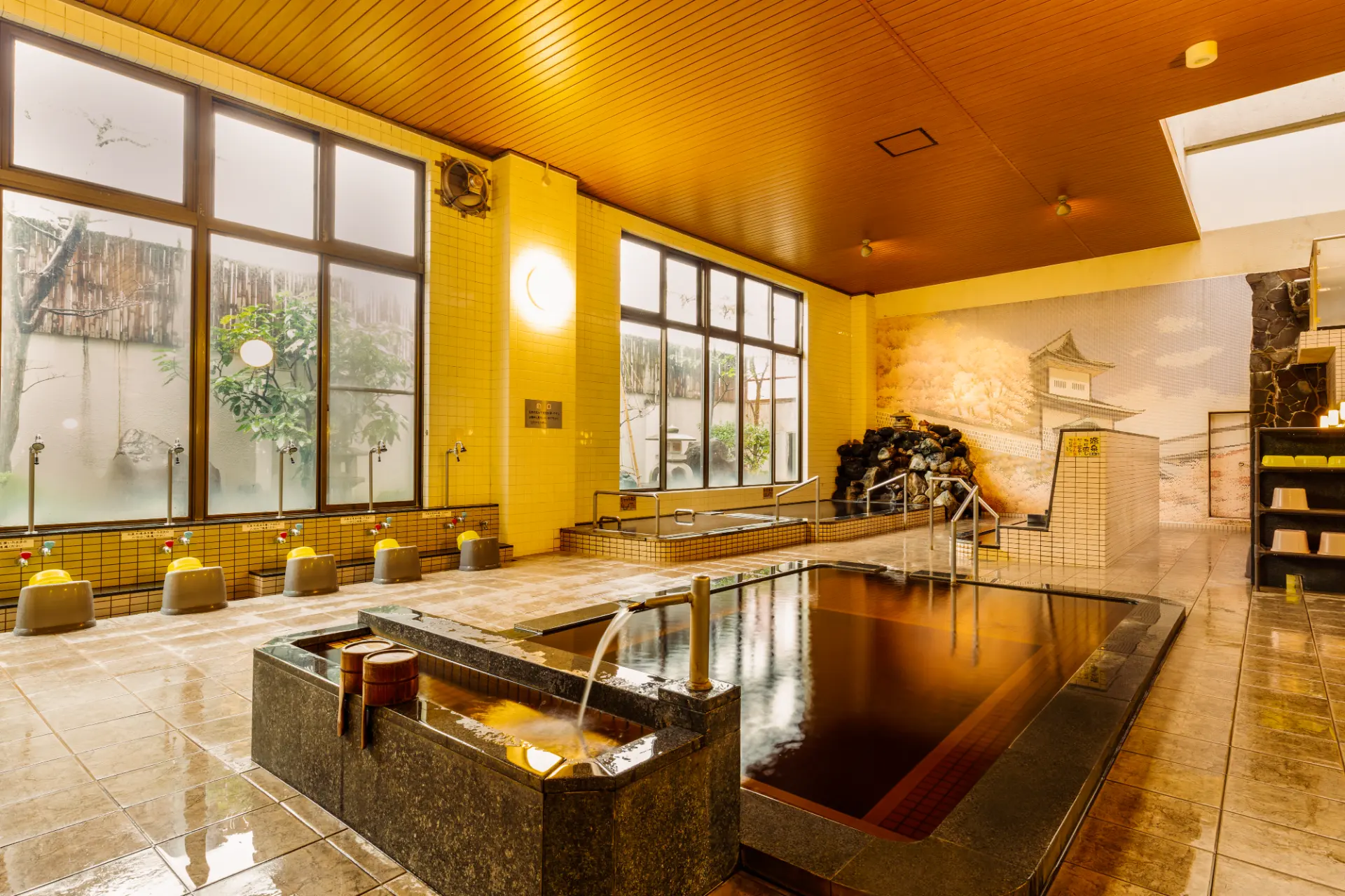 Large free-flow hot bath (Kinjo Onsen Source No. 2) 1