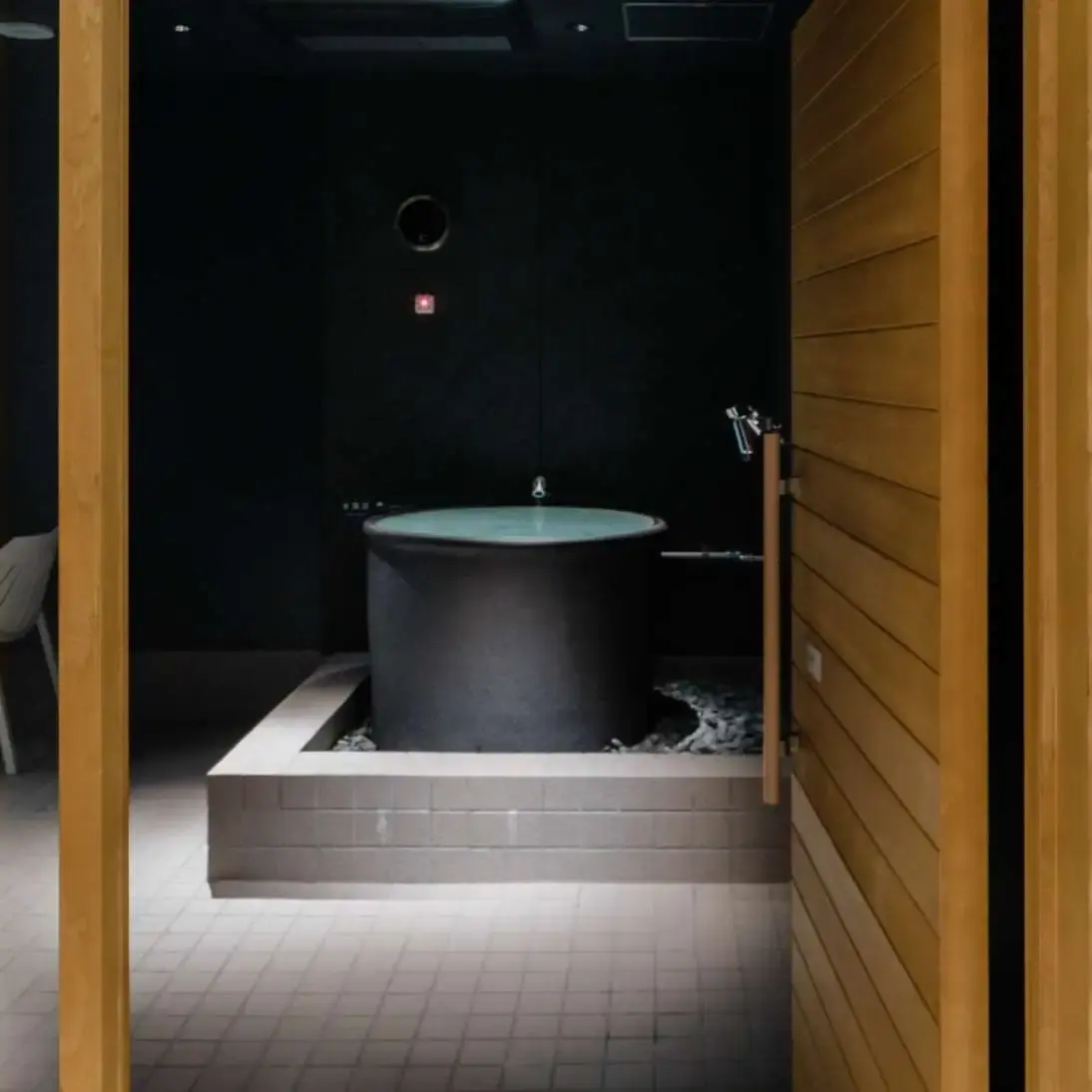 Deep pot cold plunge bath (next to Forest sauna) 1
