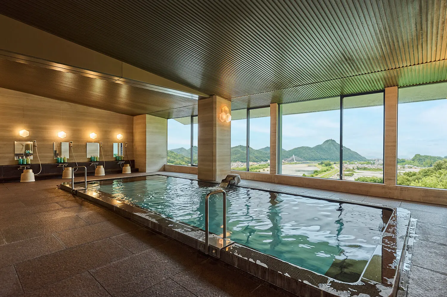 Panoramic Large Public Bath