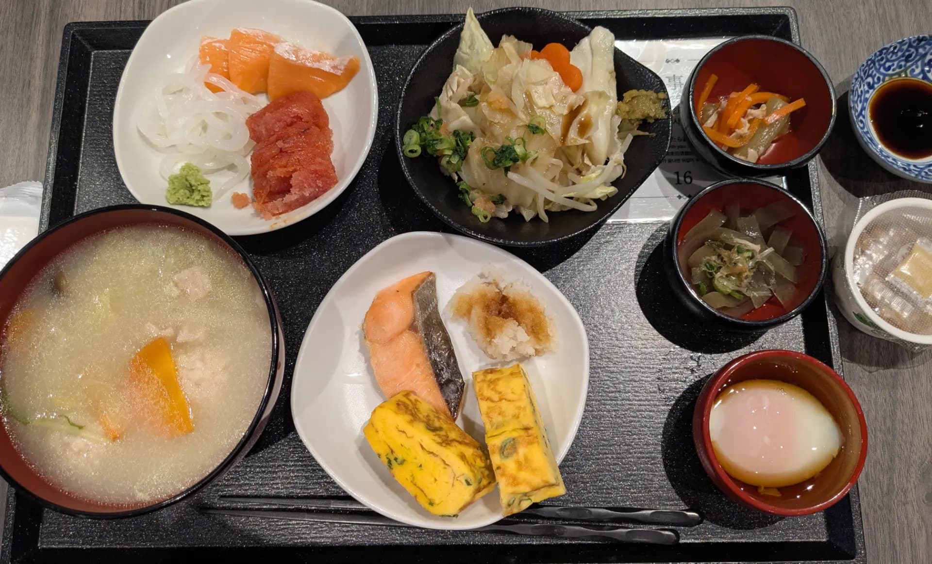 Bữa sáng tận hưởng hương vị đặc sản của Fukuoka