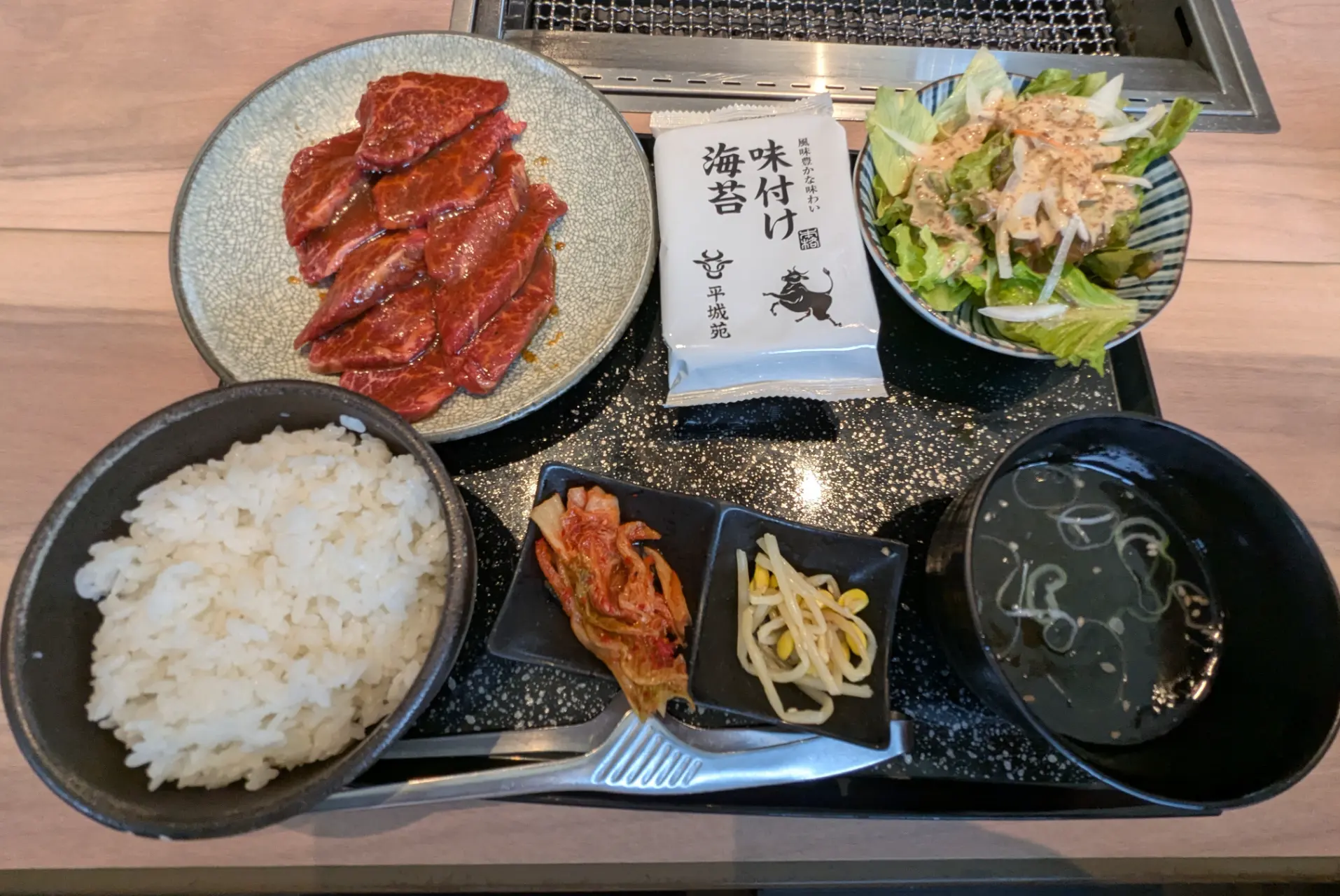 Almuerzo de yakiniku tras el sauna