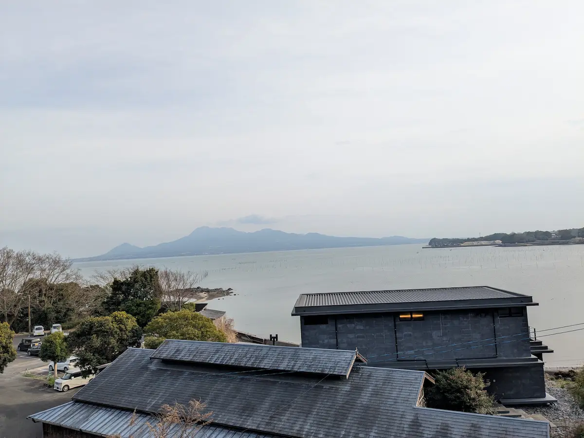 可以眺望有明海的景色,眼前可見的建築就是桑拿