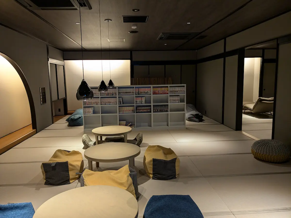 緊鄰大浴場的休息室
