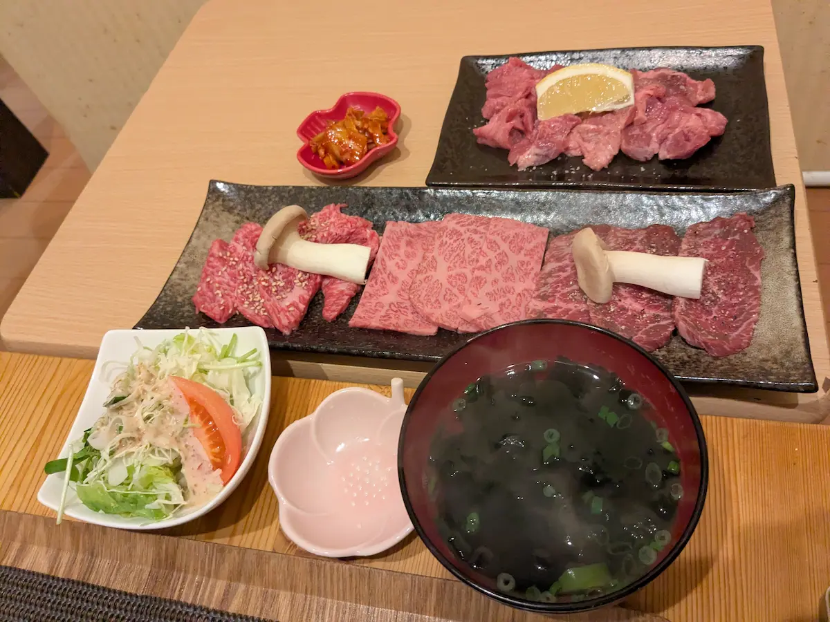 在武雄溫泉站附近的燒肉店盡情品嚐佐賀牛