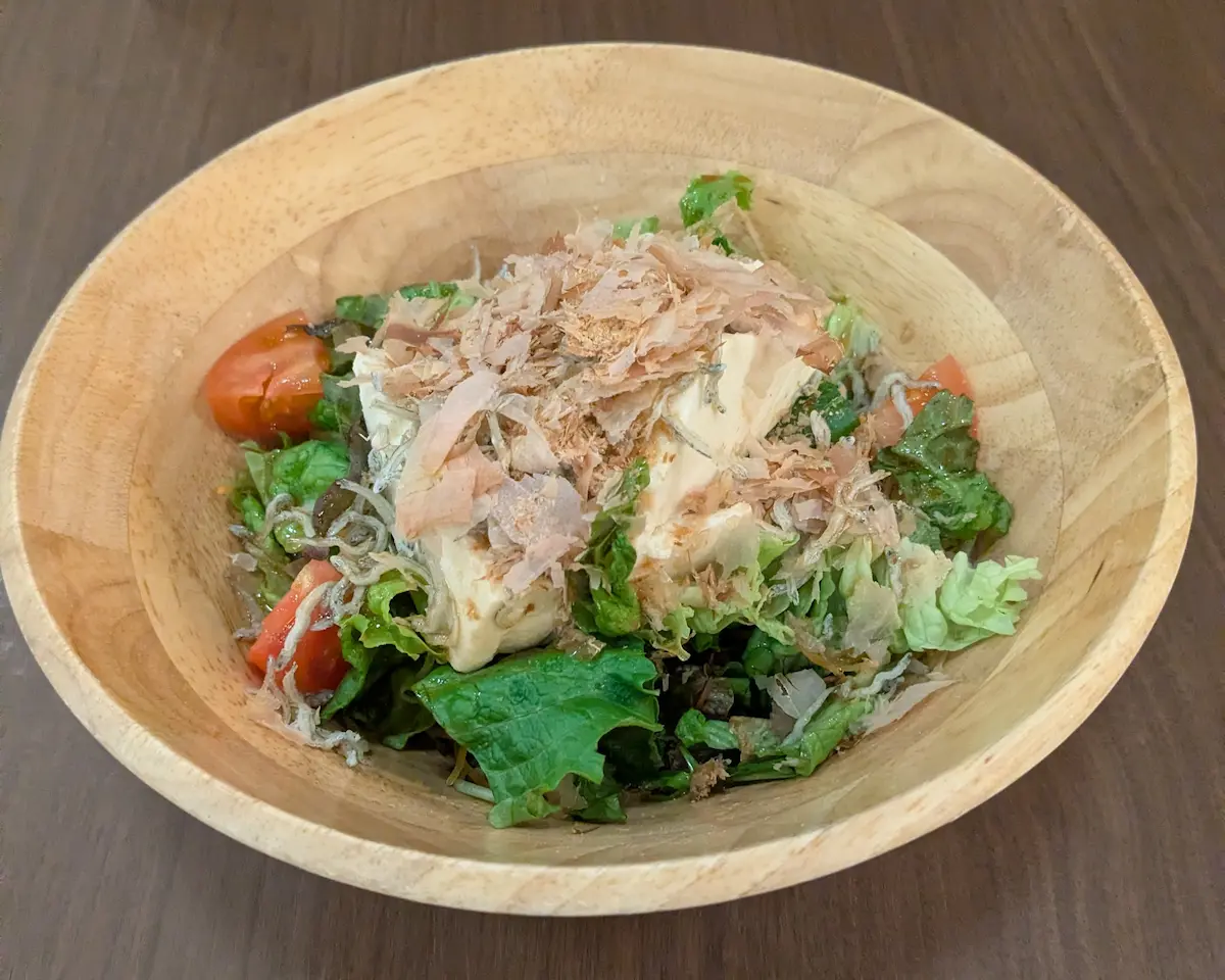 豆腐與小魚乾沙拉
