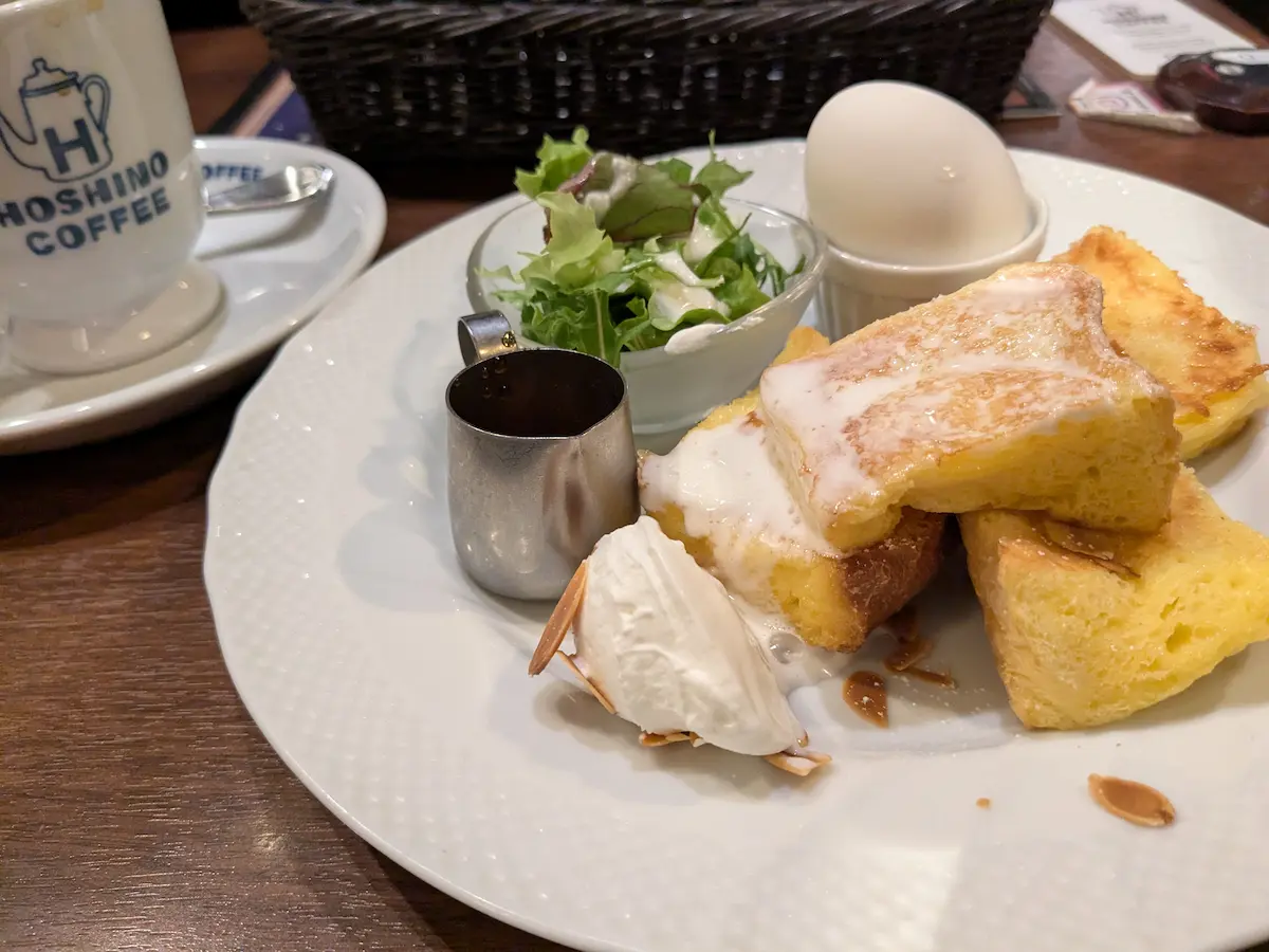 Pausa para un café en una cafetería cercana