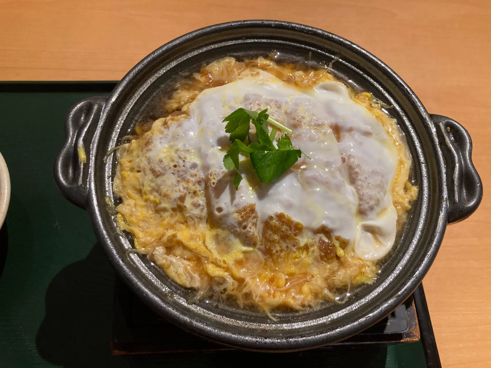 炸猪排 at 设施内的餐厅
