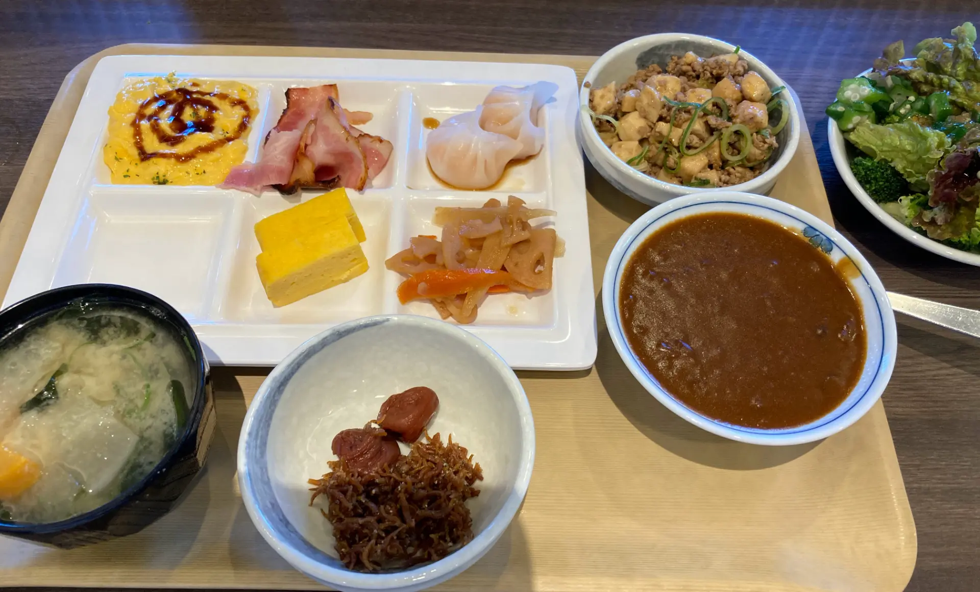 hotel breakfast