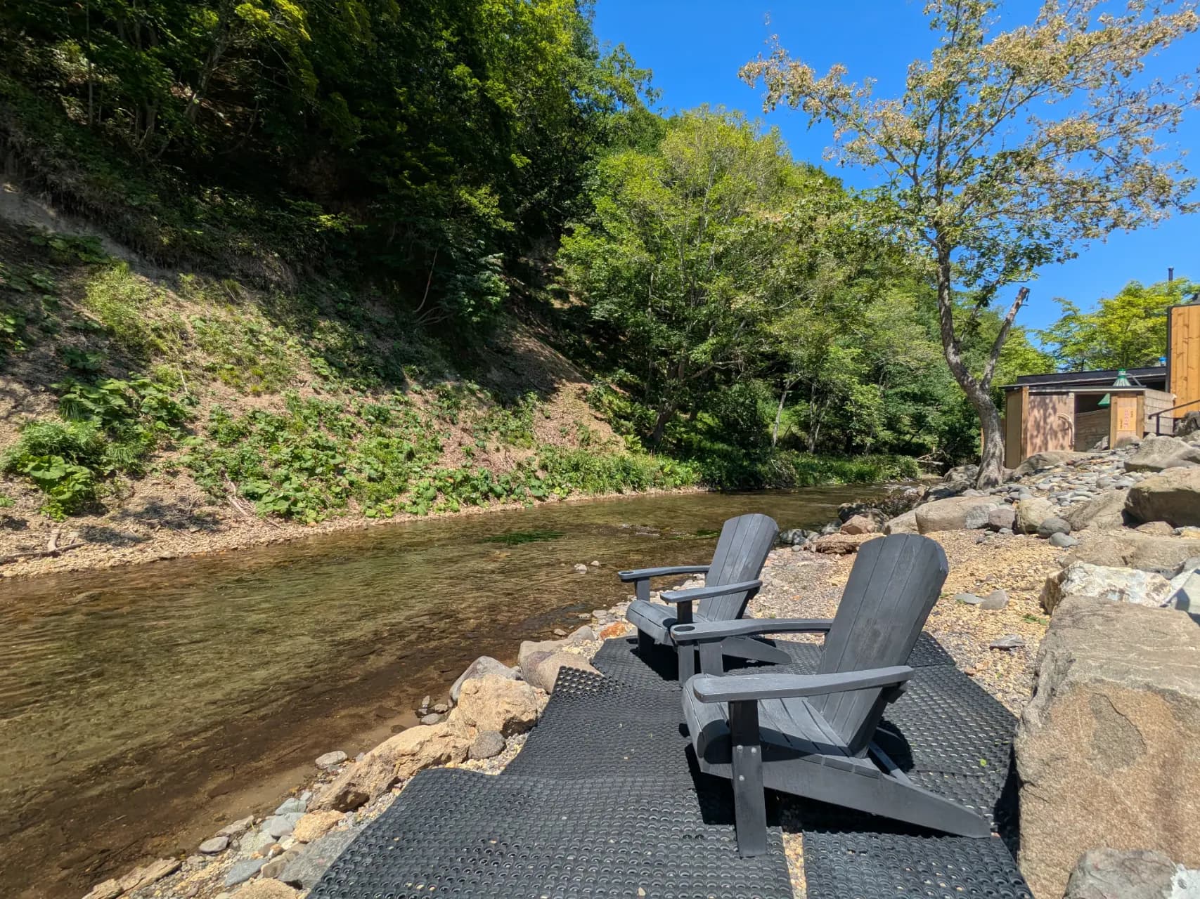 Relaxation area along the stream