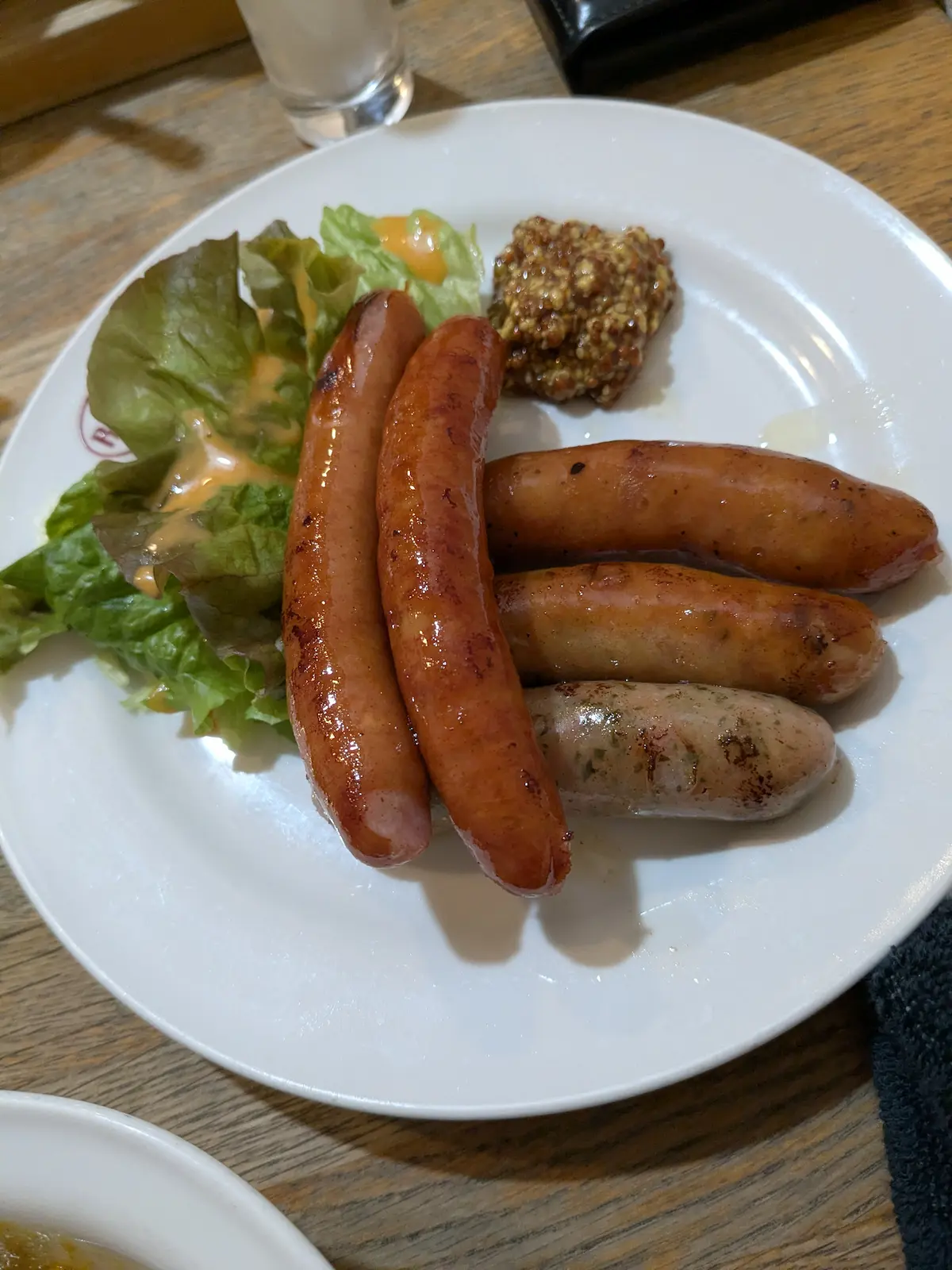 Gemischte Wurstplatte im renommierten europäischen Curryhaus Bondy in Jinbocho