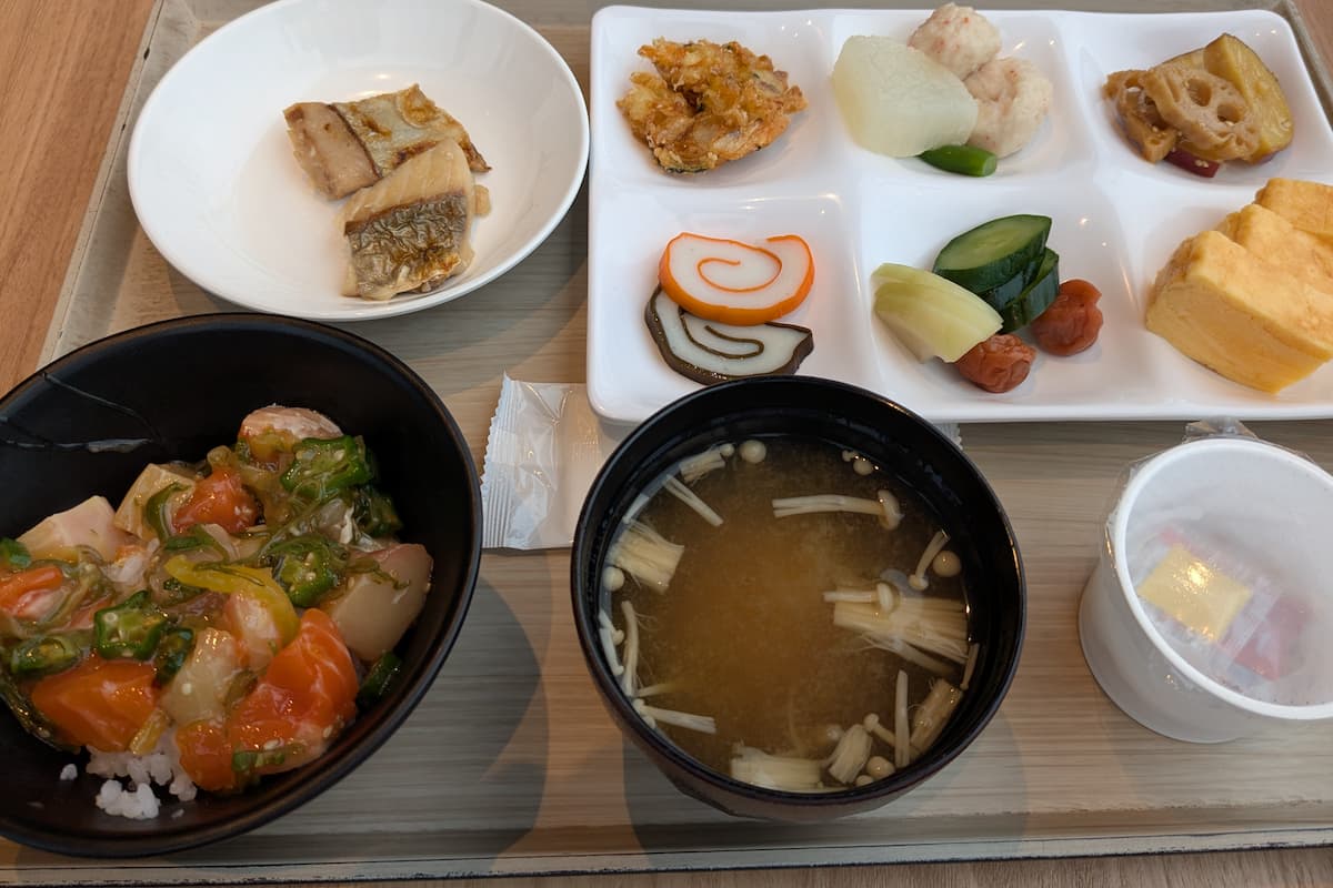 A rich selection of local dishes and seafood bowls! Breakfast at "APA Hotel Stay Toyama"