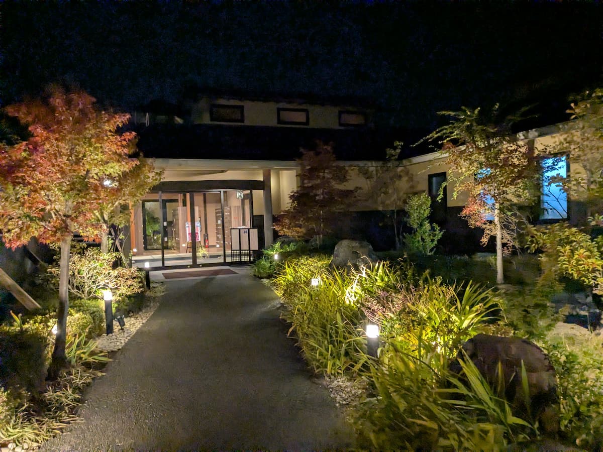 Nature-rich space design themed around a garden