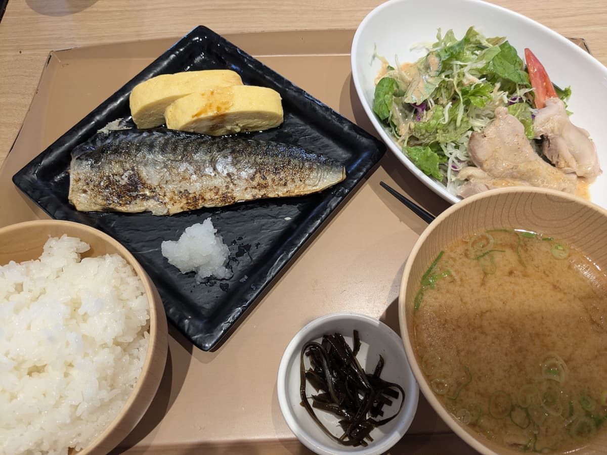 Ate the 'Healthy Meal Set' at the facility's dining area