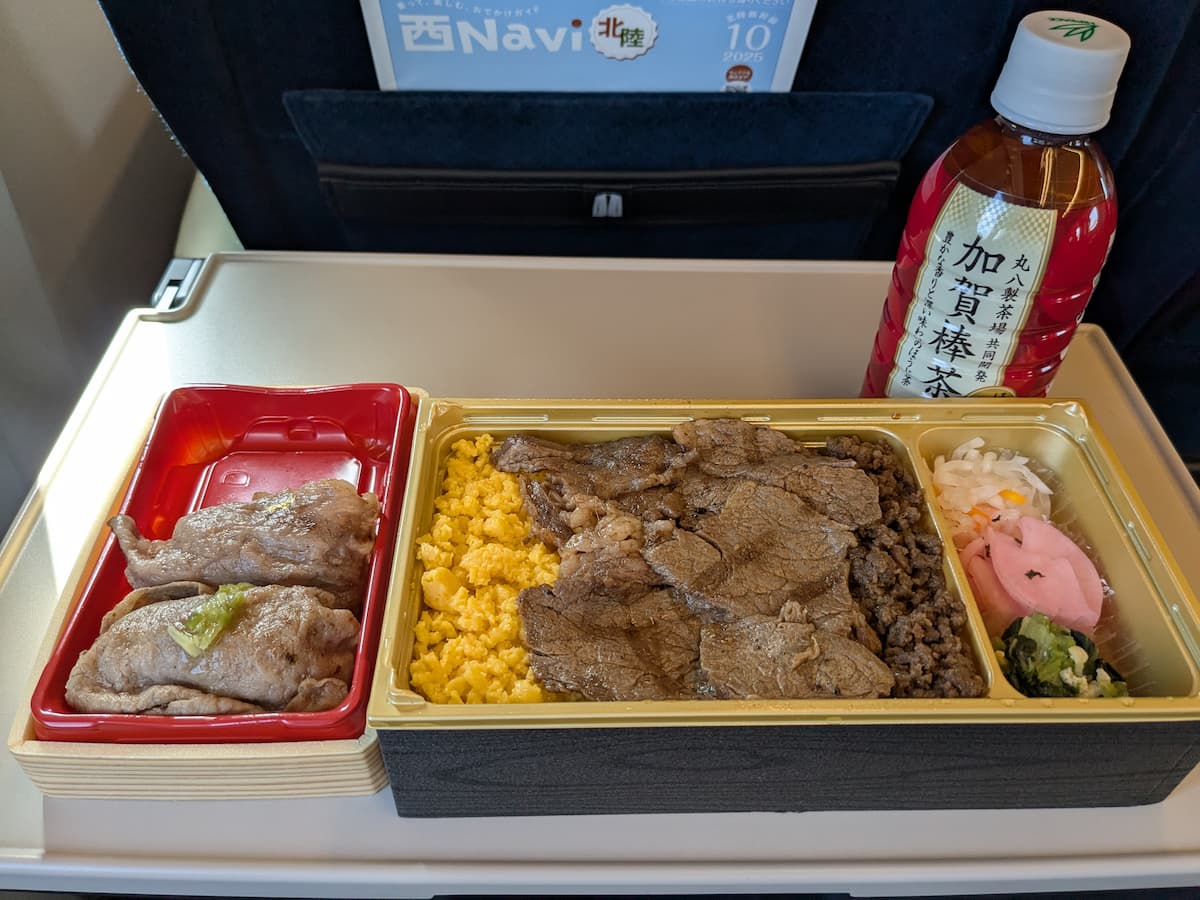 ซูชิเนื้อและข้าวกล่องยากินิกุที่ใช้เนื้อวัว Noto อย่างหรูหรา