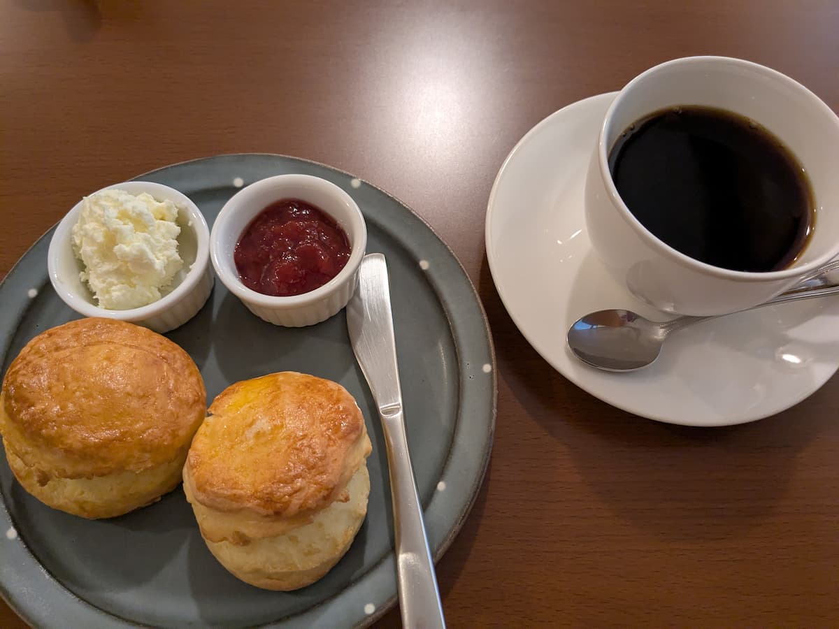 Coffee break at a nearby cafe after lunch. With exquisite scones.